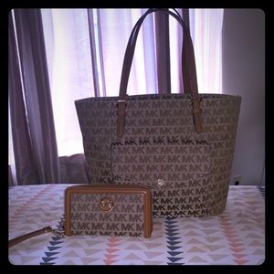 Michael Kors Shoulder Bag and Wallet/Wristlet